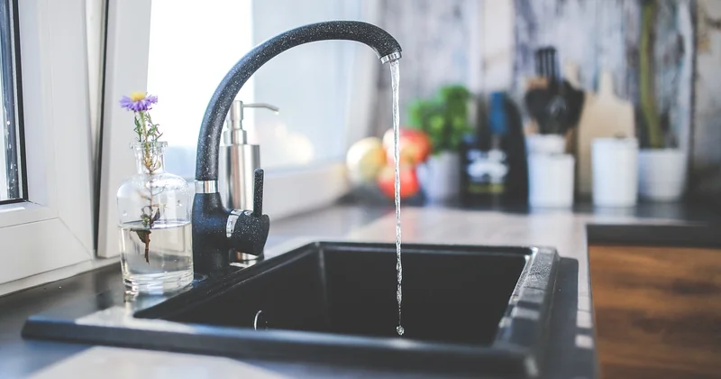 Siphon qui fuit : comment le démonter et remplacer les joints